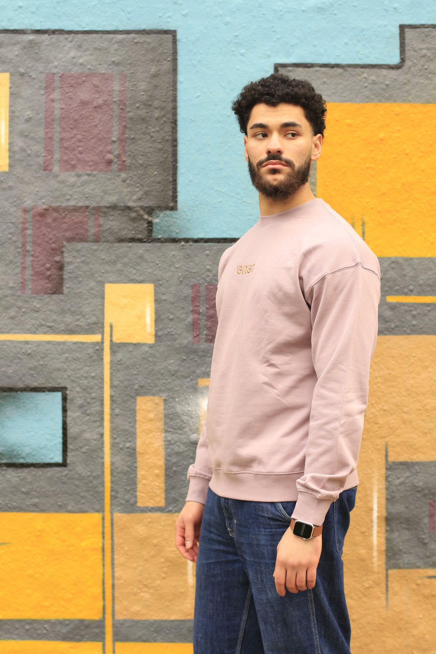 GUGU’s Minimalistic Oversized Sweatshirt